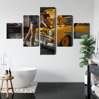 Ljuddämpande tavla - Sexy woman welded to a car