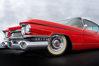 Ljuddämpande tavla - A red car from the 1950s