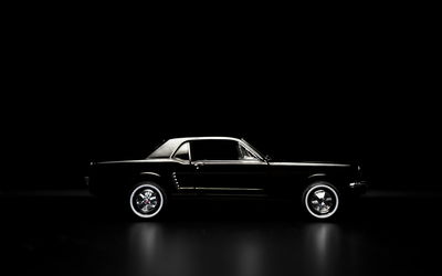 Ljuddämpande tavla - Black retro car on a dark