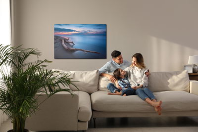 Ljuddämpande tavla - Woman on a vintage couch