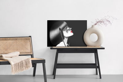 Ljuddämpande tavla - Woman in vintage mask