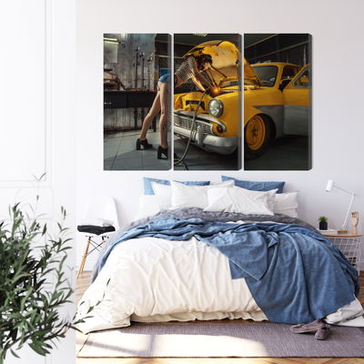 Ljuddämpande tavla - Sexy woman welded to a car