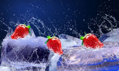 Ljuddämpande tavla - Strawberries on ice