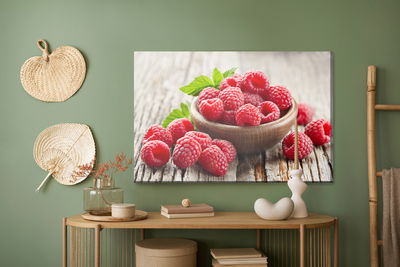Ljuddämpande tavla - Fresh raspberries on wooden