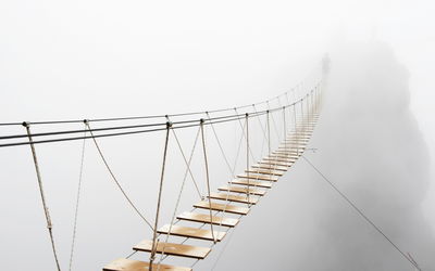 Ljuddämpande tavla - Hanging bridge in the fog