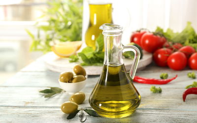 Ljuddämpande tavla - Jug with fresh oil