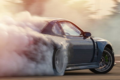 Ljuddämpande tavla - Sports car in a cloud