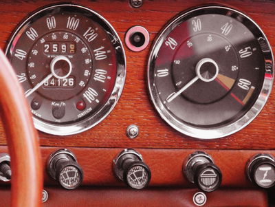 Ljuddämpande tavla - Counters in a retro car