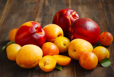 Ljuddämpande tavla - Nectarines with apricots