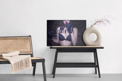 Ljuddämpande tavla - Woman in a mask