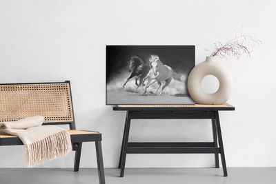 Ljuddämpande tavla - Horses in black and white