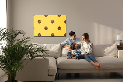 Ljuddämpande tavla - Coffee beans on a yellow