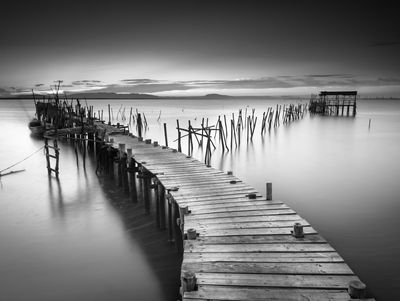 Ljuddämpande tavla - A dilapidated pier