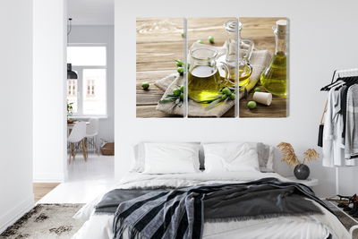 Ljuddämpande tavla - Olive oil with green olives