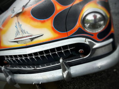 Ljuddämpande tavla - Historic car with flames