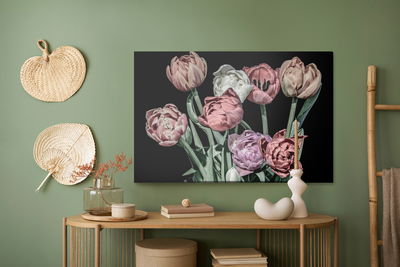 Ljuddämpande tavla - Pastel tulips on a black