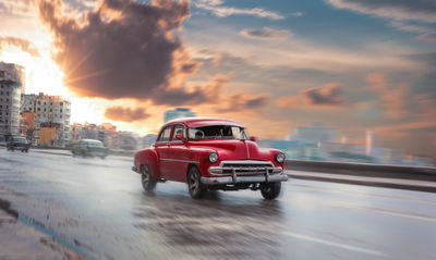 Ljuddämpande tavla - Historic car on the road
