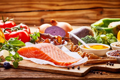 Ljuddämpande tavla - Salmon among vegetables