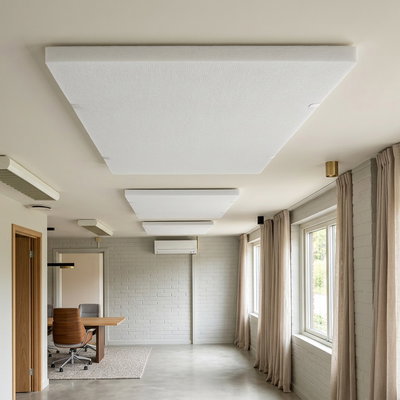 SilentDirect PES Allergy Ceiling -kattoakustiikkalevy, 50 mm, asennettu kattoon akustiikan parantamiseksi