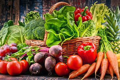 Ljuddämpande tavla - Rich basket of vegetables