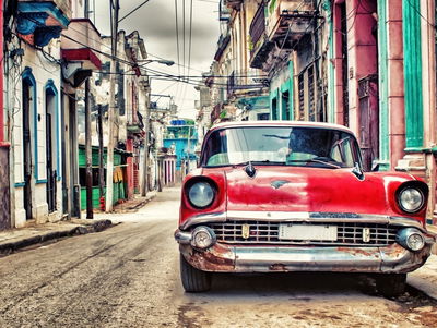 Ljuddämpande tavla - Red chevrolet car in retro