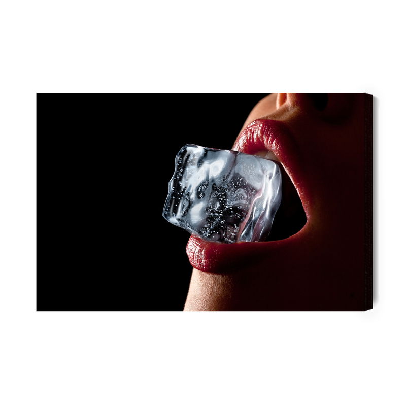 Ljuddämpande tavla - A woman with an ice cube