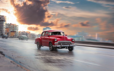 Ljuddämpande tavla - Historic car on the road