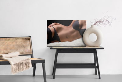 Ljuddämpande tavla - A woman in an intimate pose