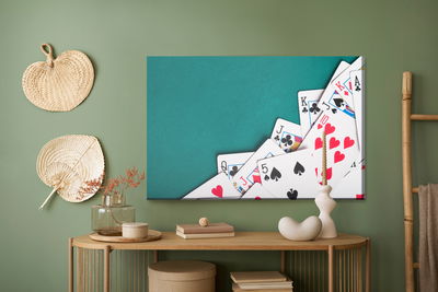 Ljuddämpande tavla - A scattered deck of cards