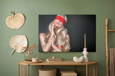 Ljuddämpande tavla - A woman with a blindfold