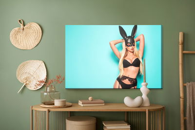 Ljuddämpande tavla - Woman in bunny costume