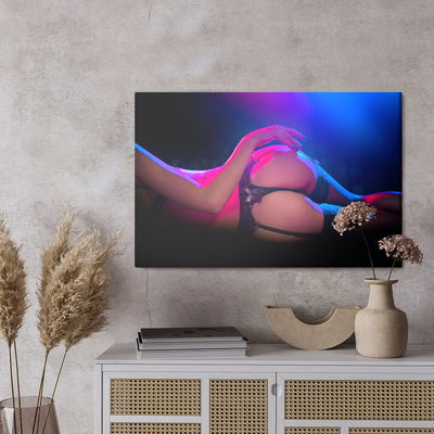 Ljuddämpande tavla - Sexy woman illuminated