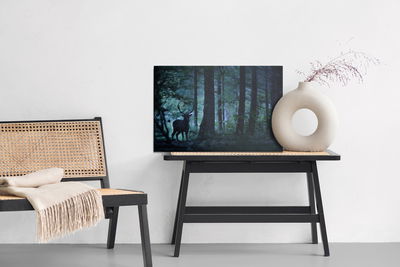 Ljuddämpande tavla - A deer in a dark forest