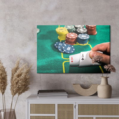 Ljuddämpande tavla - A close-up of a game of poker