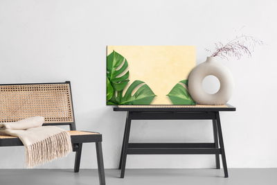 Ljuddämpande tavla - Monstera leaves on a beige