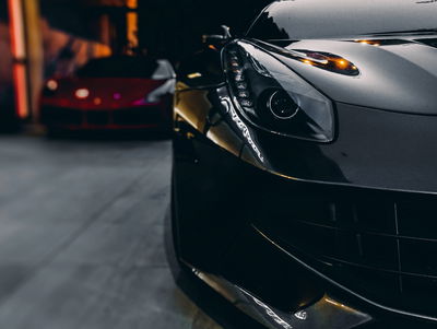 Ljuddämpande tavla - Front of a black sports car