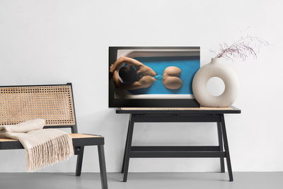 Ljuddämpande tavla - Woman posing in a bathtub