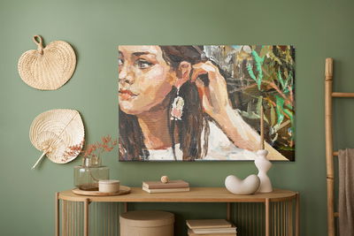 Ljuddämpande tavla - A young girl is sitting