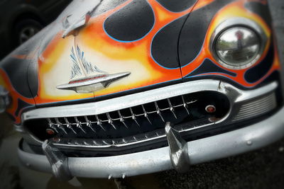 Ljuddämpande tavla - Antique car with flames