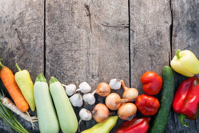 Ljuddämpande tavla - Vegetables on wood