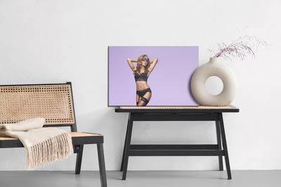 Ljuddämpande tavla - A woman in a mask and sexy