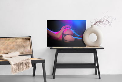 Ljuddämpande tavla - Sexy woman illuminated