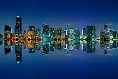 Ljuddämpande tavla - Panorama of miami by night