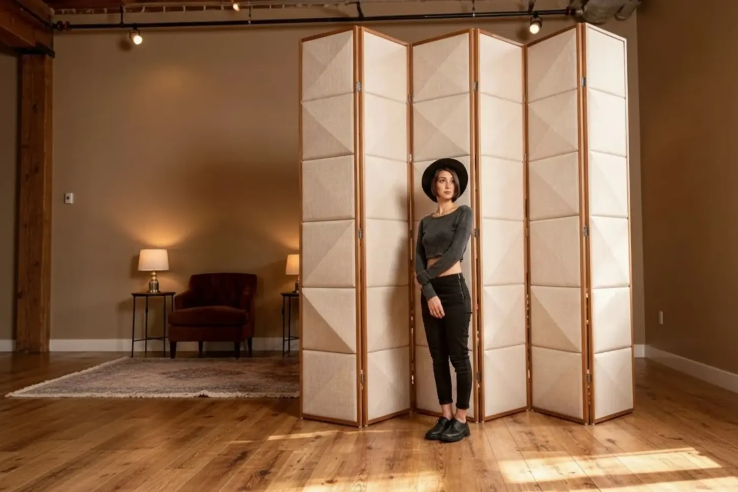 Ljuddämpande rumsavdelare är avsedda att minska ljudnivån genom att absorbera och minska efterklangen i rummet.