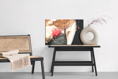 Ljuddämpande tavla - A woman with a heart painted