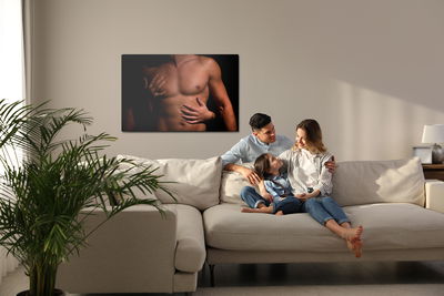 Ljuddämpande tavla - A man in an embrace