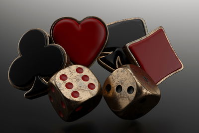 Ljuddämpande tavla - Black and red card symbols