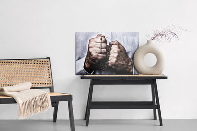 Ljuddämpande tavla - Hands holding the rosary