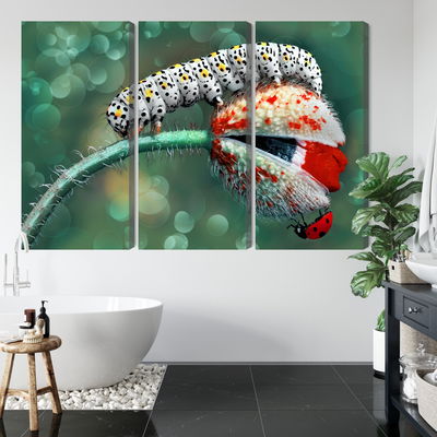 Ljuddämpande tavla - A caterpillar and a ladybug
