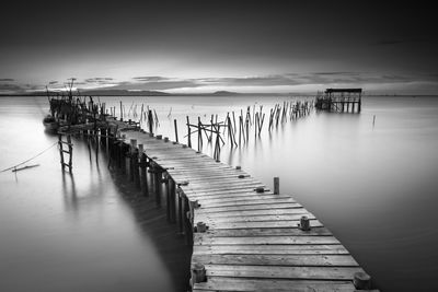 Ljuddämpande tavla - Dilapidated pier